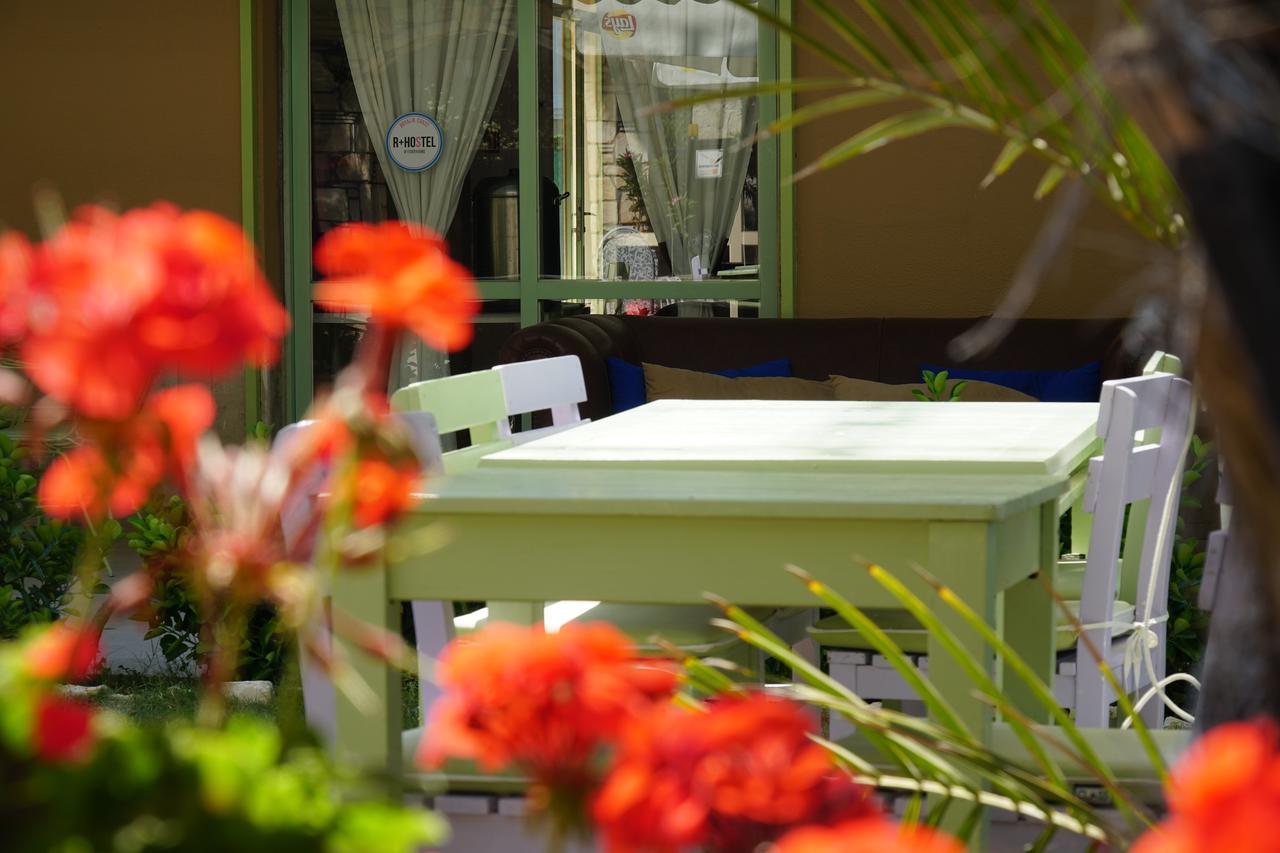R+ Hotel By Rooms Çeşme Εξωτερικό φωτογραφία