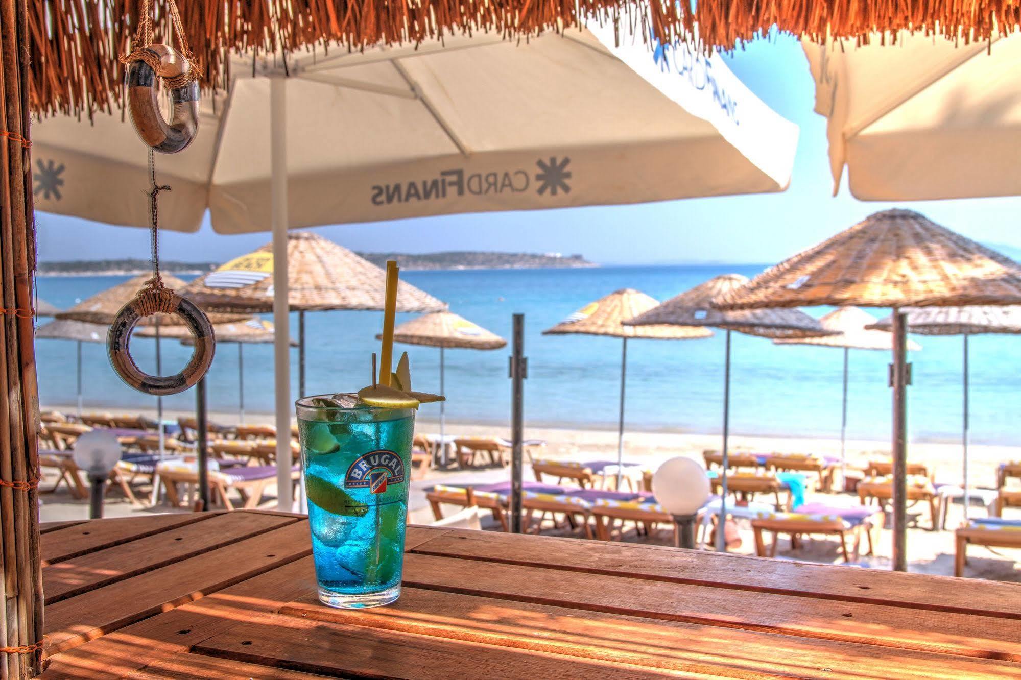 R+ Hotel By Rooms Çeşme Εξωτερικό φωτογραφία