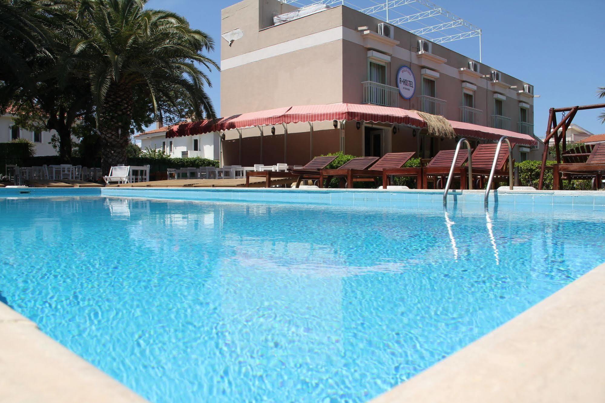 R+ Hotel By Rooms Çeşme Εξωτερικό φωτογραφία
